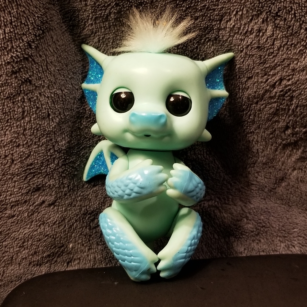 Fingerlings Baby Dragon "Naa"